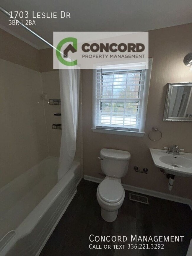 Building Photo - 1703 Leslie Rd