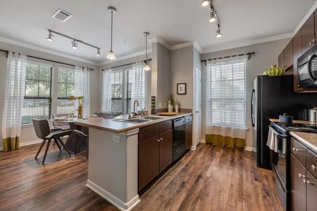Building Photo - Elevated Comfort with Move-In Savings!