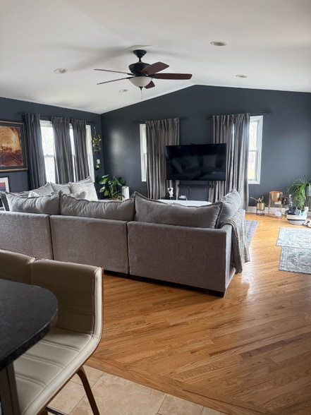 Building Photo - 725 Buffalo Cir