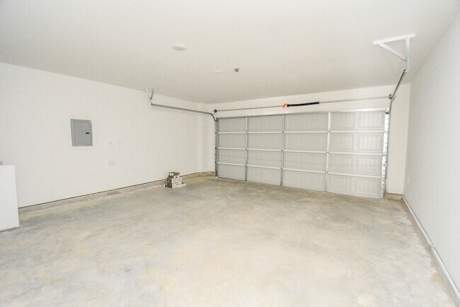 Building Photo - 1542 San Sebastien Dr