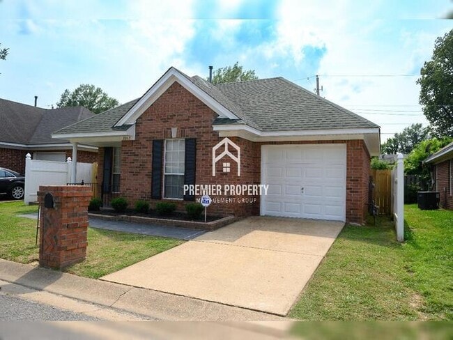 Primary Photo - 3017 Meadows Ln