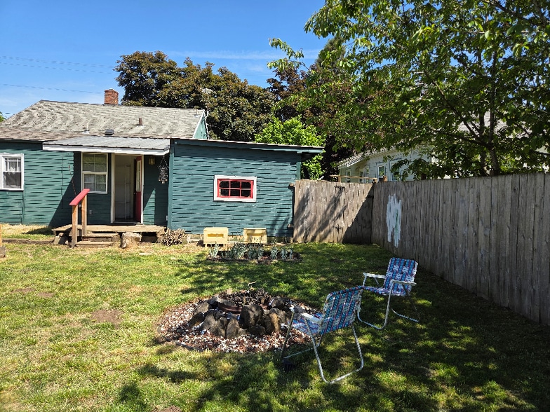 Building Photo - 2075 Berry St SE