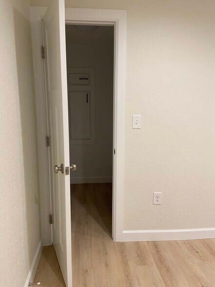 Walk In Closet - 3583 S Bannock St