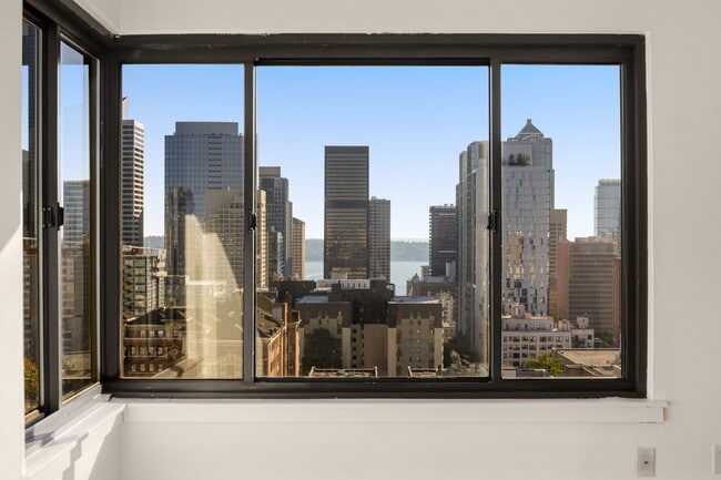 Building Photo - 1105 Spring St