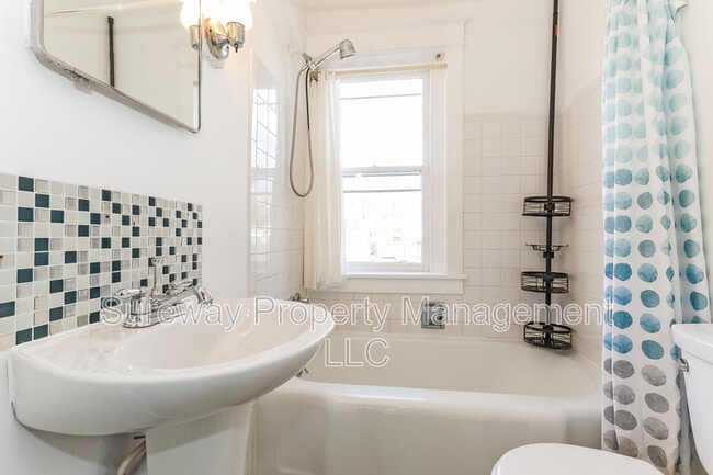 Building Photo - 222 Worrilow St