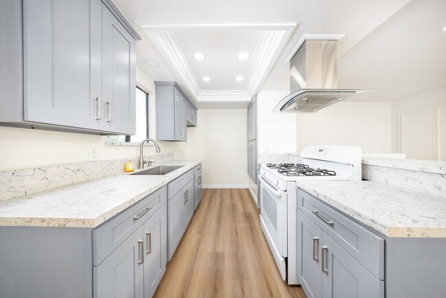 Building Photo - SPACIOUS 3 BED 2BATH UNIT LOCATED IN DESIRABLE MONTEREY PARK LOCATION!!