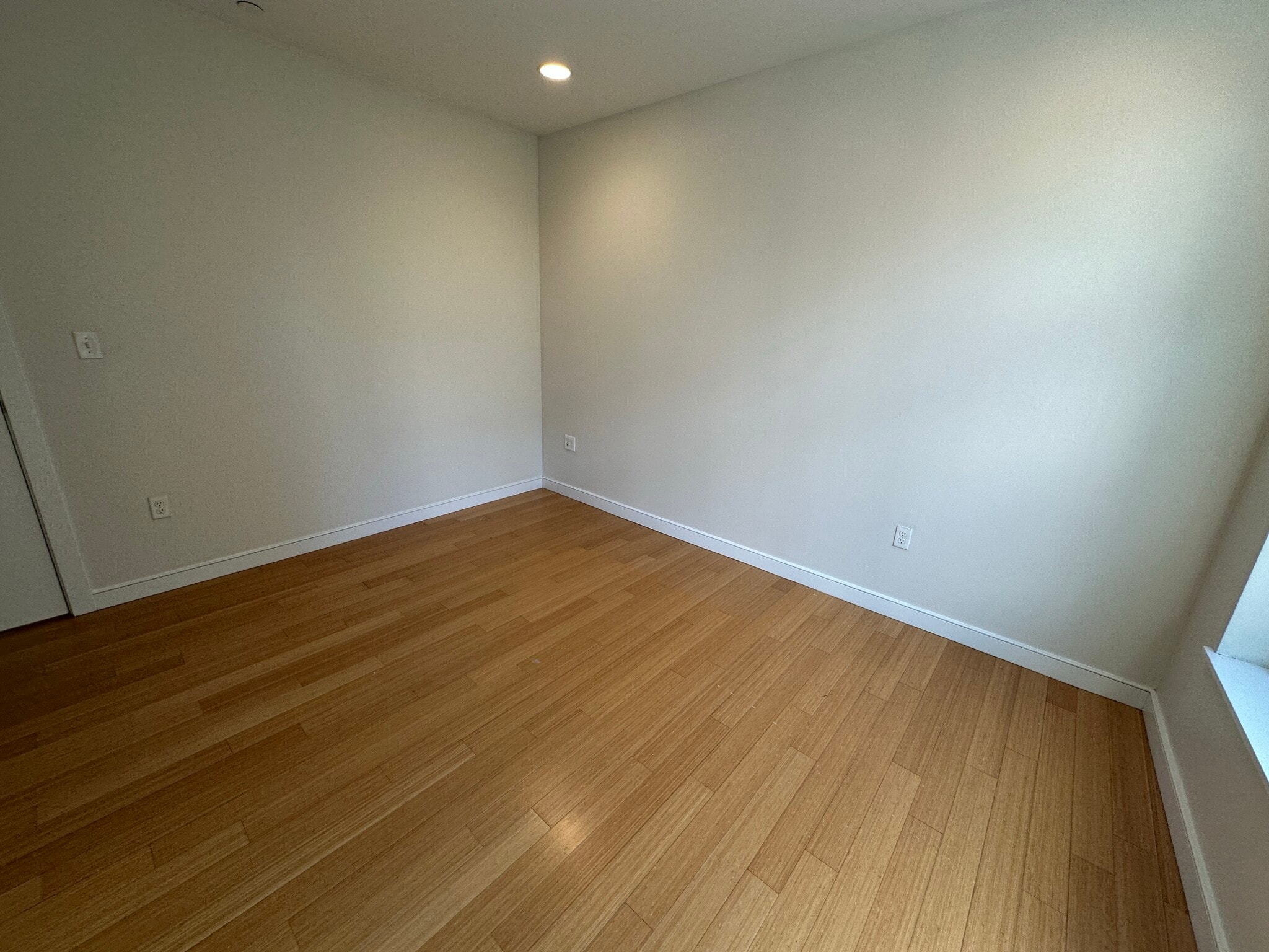 Building Photo - 591 Albany St