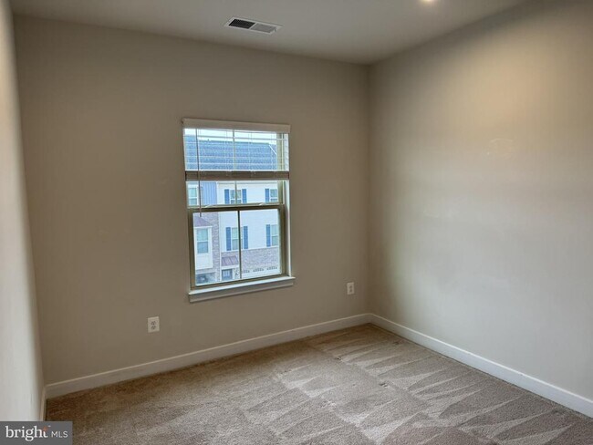 Building Photo - 10323 Quillback St