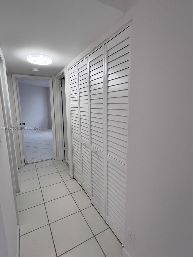 Building Photo - 216 Lake Pointe Dr