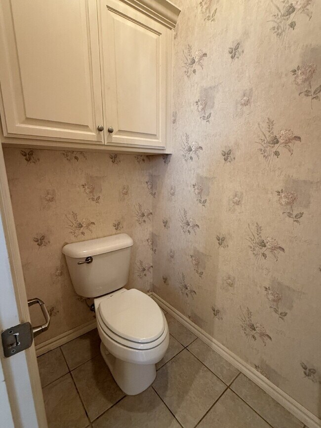 Building Photo - 4-bedroom property in a fantastic North Edmond