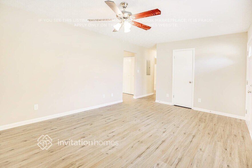 Building Photo - 237 W James Cir