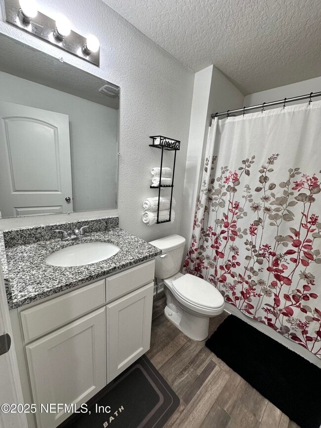 Building Photo - 450 River Hl Dr