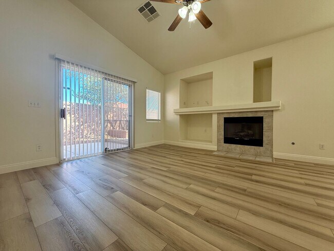 Building Photo - Beautiful open concept remodeled 3 bedroom...