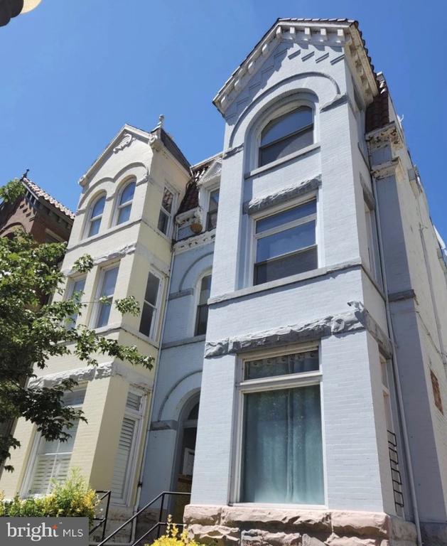 Primary Photo - 2121 N St NW