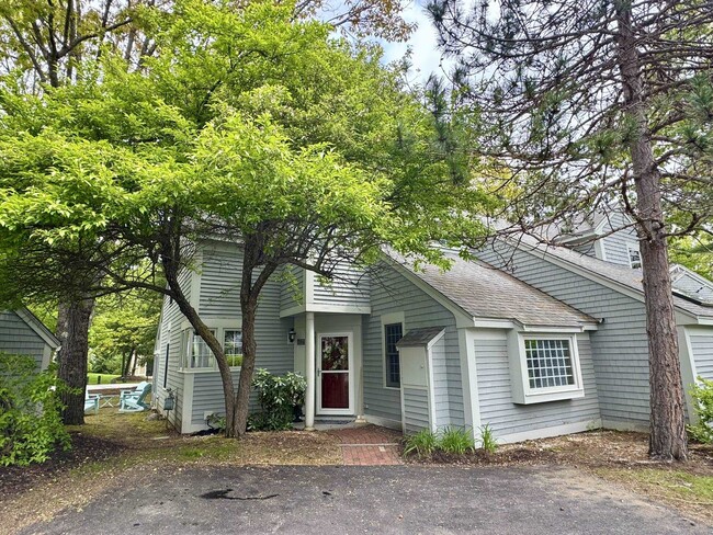 Primary Photo - 20 Golf View