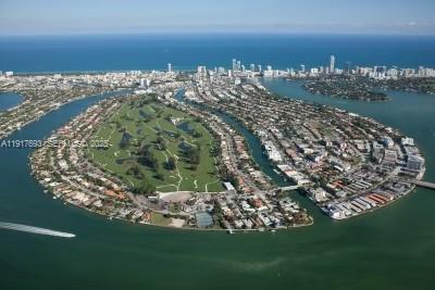 Building Photo - 2000 Bay Dr