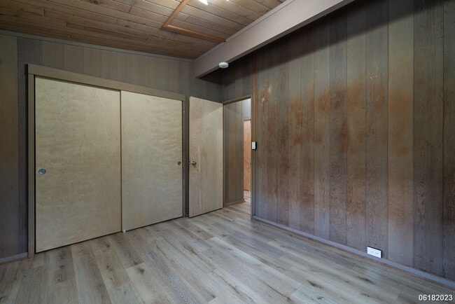Building Photo - Fully Renovated 3BR/2BA/2Car Garage in Pea...