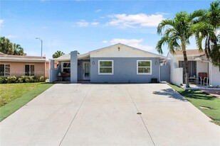 Building Photo - 2322 SW 106th Ct