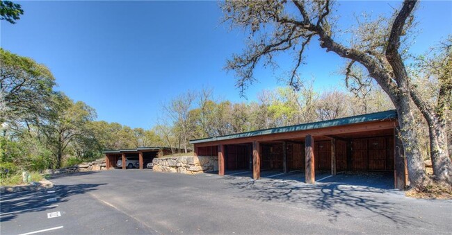 Building Photo - 4711 Spicewood Springs Rd