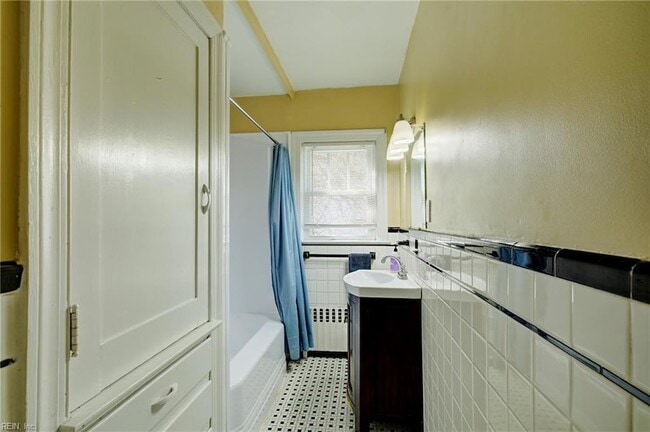 Building Photo - 7439 Lewis Ave