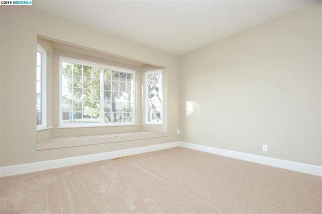 Building Photo - 1345 Shell Ct