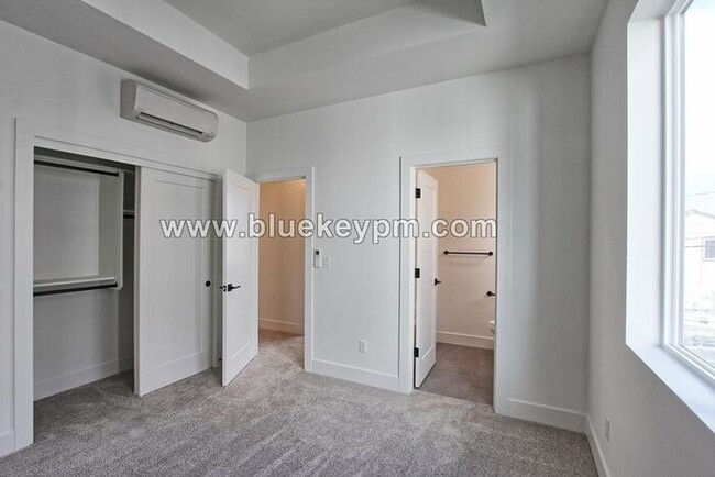 Building Photo - $2050! 2 Bed, 2.5 Bath Townhome in Arbor L...