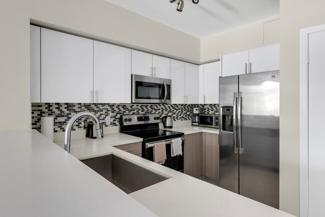 Building Photo - 601 NE 39th St