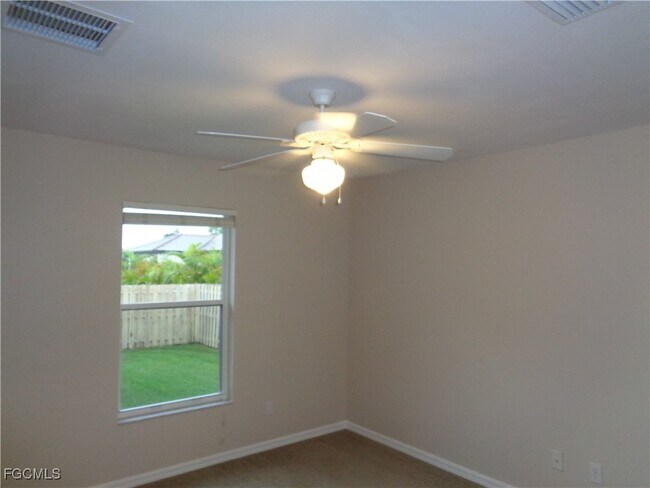 Building Photo - 2830 SW 35th Ln