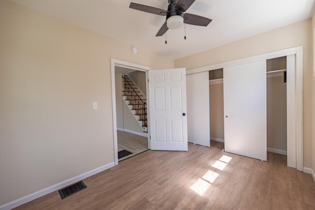 Building Photo - 6510 Hedge Ave