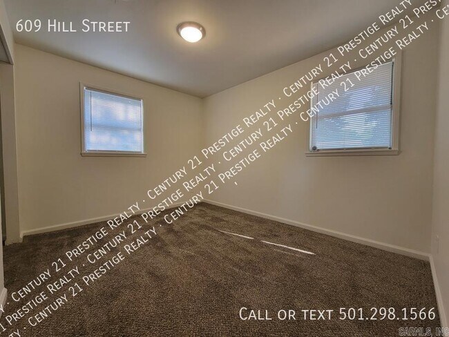 Building Photo - 609 Hill St