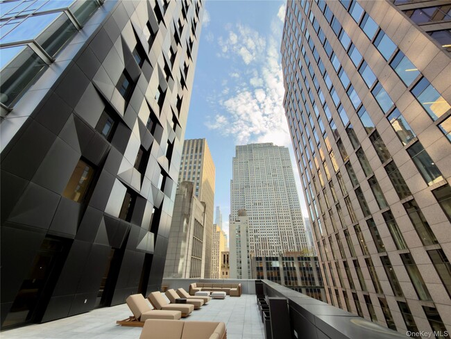 Building Photo - 18 W 53rd St