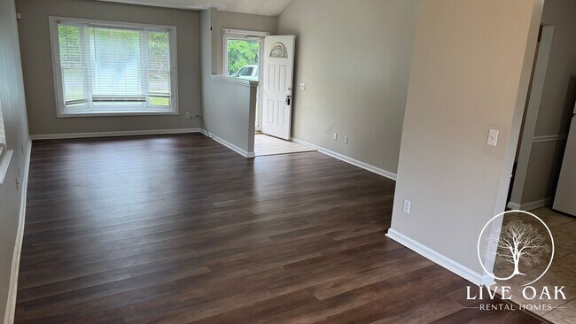 Building Photo - ENJOY A $500 MOVE-IN CREDIT WHEN YOU LEASE TODAY!**
