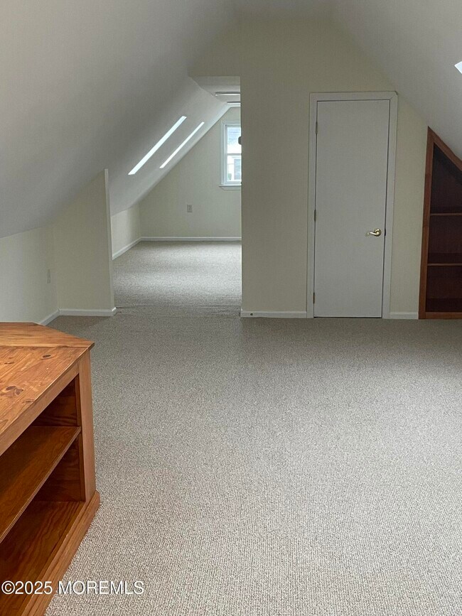 Building Photo - 351 John St