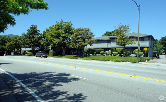 Los Gatos Oaks Apartments - Los Gatos, CA | Apartment Finder