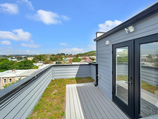 Building Photo - 1026 18th St NE