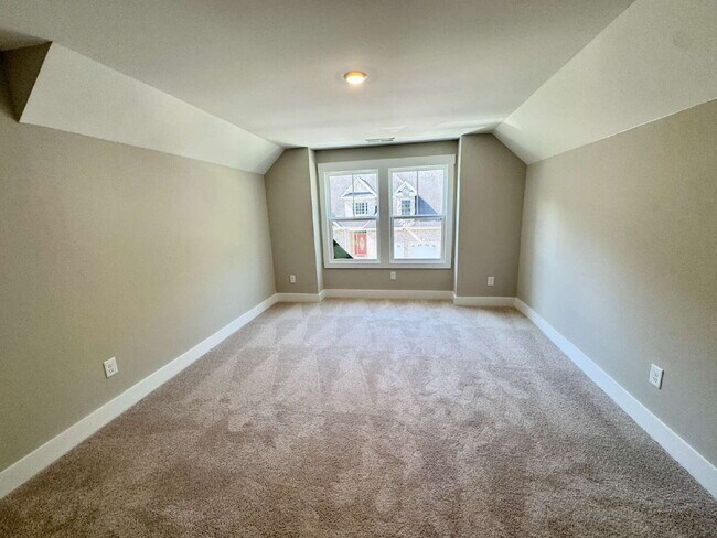 Building Photo - Brand New Townhome in Seneca