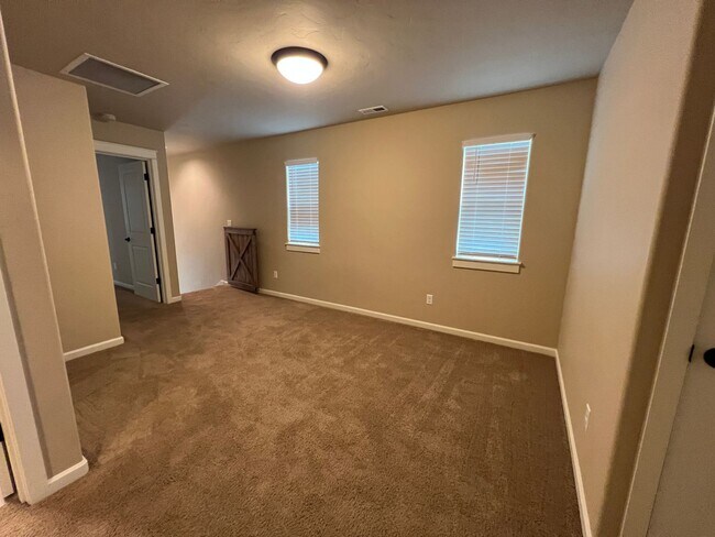 Building Photo - 3395 SW 28th St
