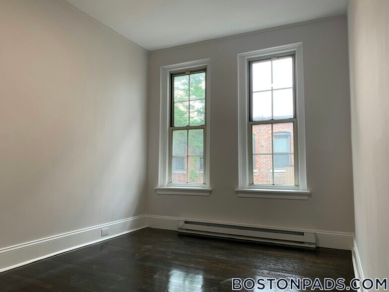 Building Photo - 32 Clearway St