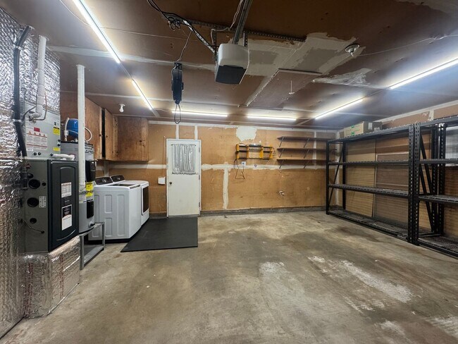 Building Photo - Lake Day Ready- 3 bedroom Rambler!