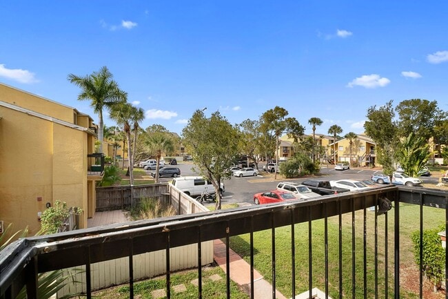 Building Photo - Affordable 2 bedroom 2 bathroom Condo in Fort Myers