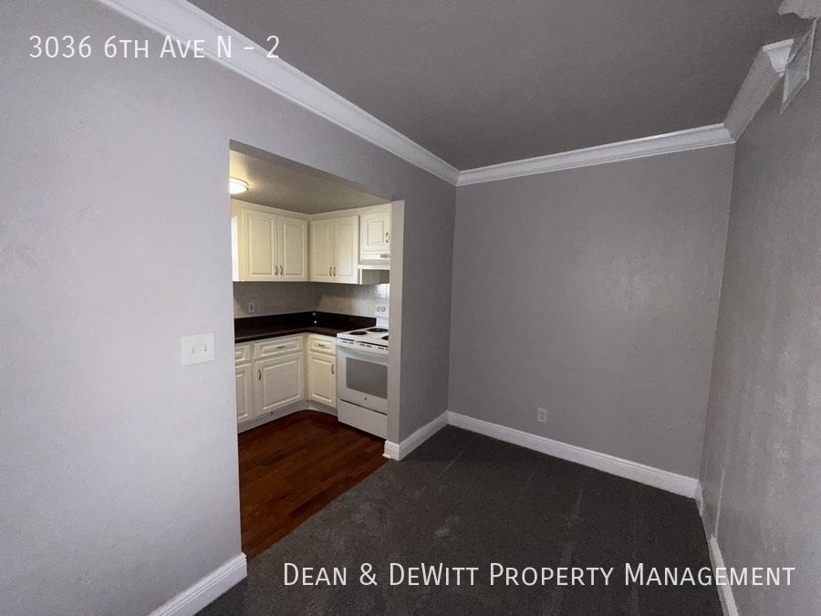 Building Photo - 2 Bed/1 Bath - Unit 2