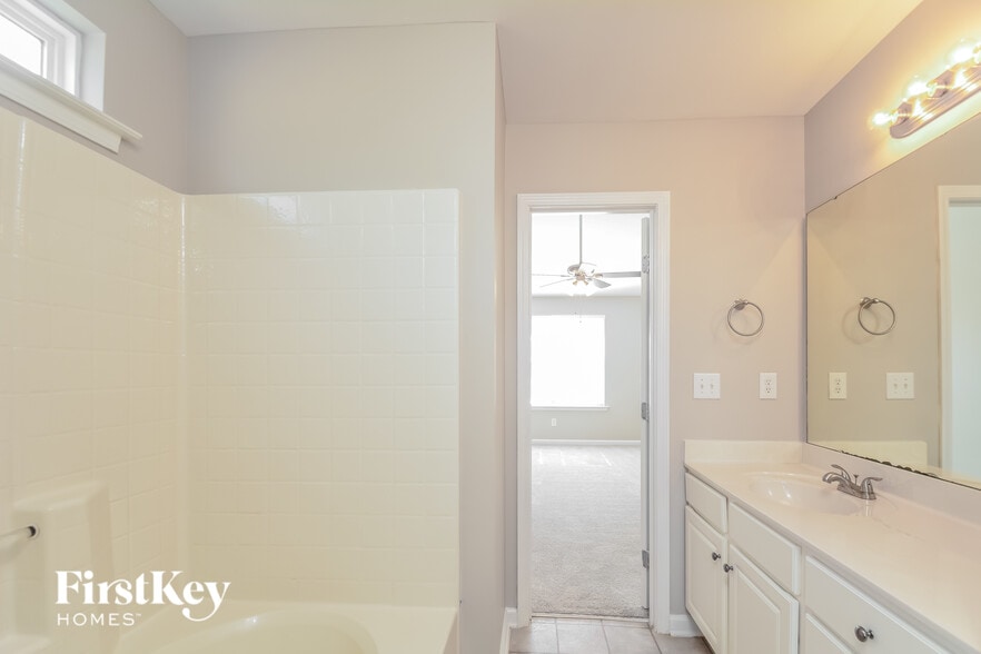 Building Photo - 6 Linkside Ct