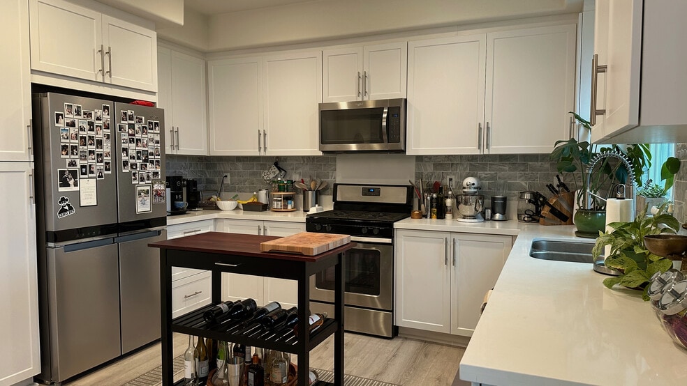 Kitchen - 194 Olive Ave