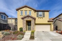 Building Photo - Lovely 3/2.5 in perfect location!