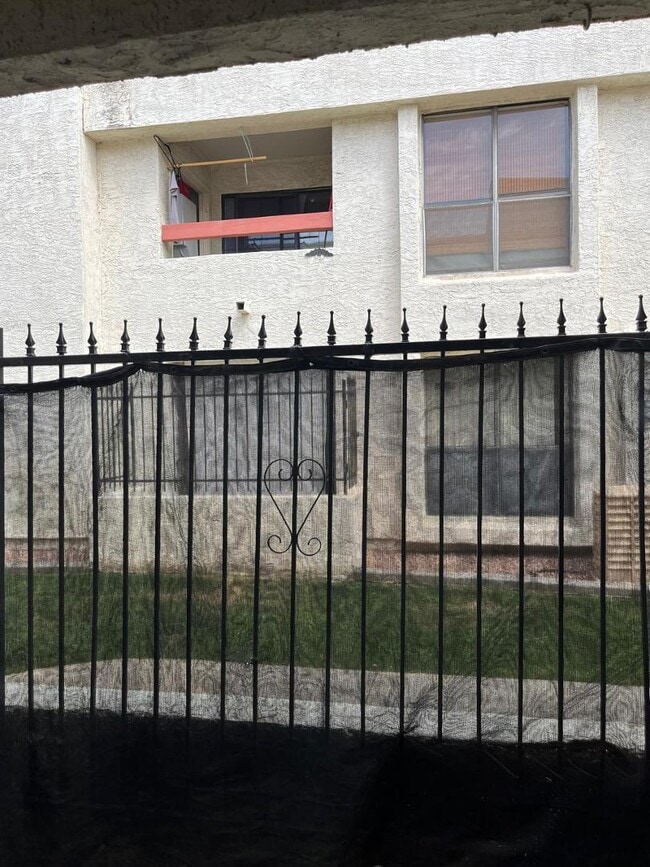 Building Photo - 3119 W Cochise Dr