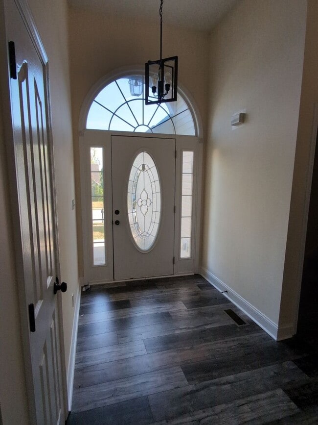 Building Photo - Adorable Ranch with a bonus room and half ...