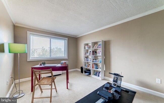Building Photo - 2059 Huntington Ave