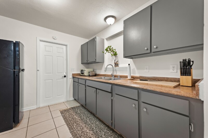 Building Photo - 6750 Snow White Dr