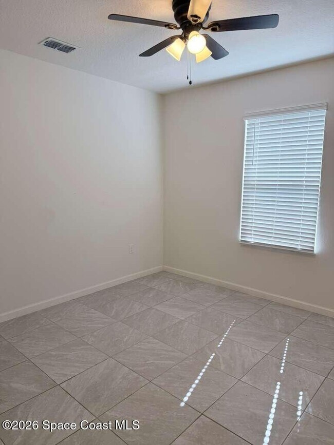 Building Photo - 609 Concha St NW