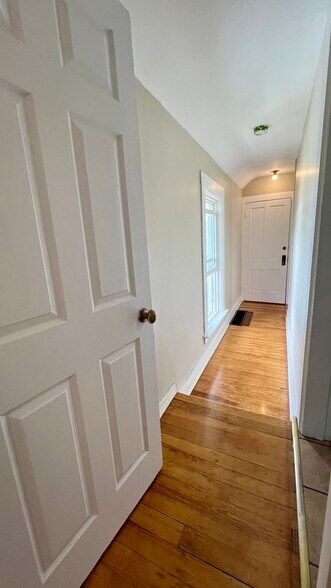 Building Photo - 784 Wilson St